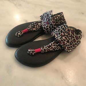 Pink/black leopard Sanuk yoga mat flip flops